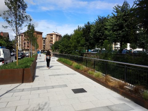 La calle Elias Salaberria revitalizada