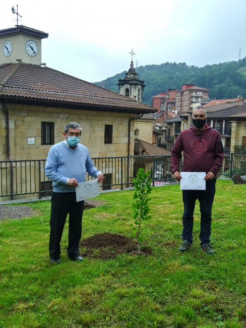 Jesús Maria Martiarena alkatea eta Joxean Sánchez Ingurumen eta Trantsizio Ekologikoko zinegotzia 