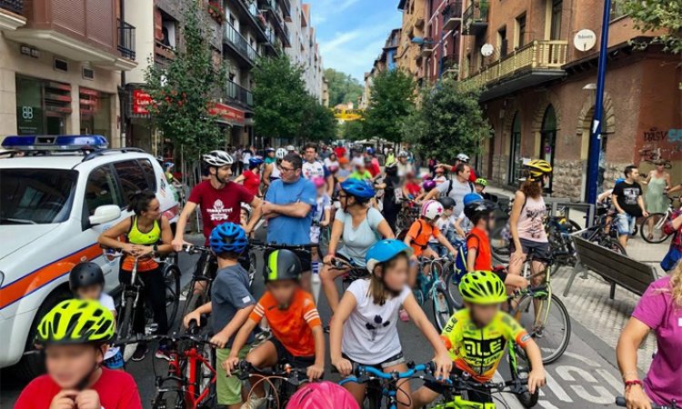 ESKOLA KIROLA DESPLAZAMENDU JASANGARRIAK