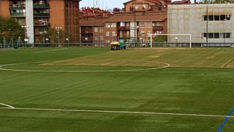Cambio de granulado en el campo de fútbol Plazeta