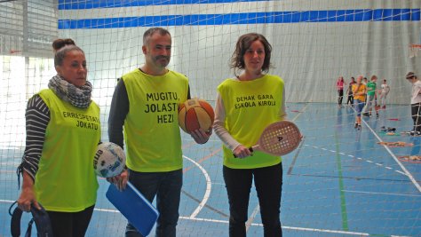 La y loa concejales del área de deportes de los diferentes ayuntamientos de Oarsoaldea – Eneritz Arbelaitz (Oiartzun), Irlentz Ortega (Lezo), y Maite Gartzia (Errenteria) – . 