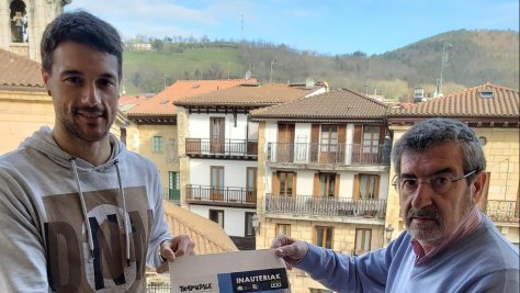 El concejal de cultura Ion Pombar y el alcalde Jesus Mari Martiarena