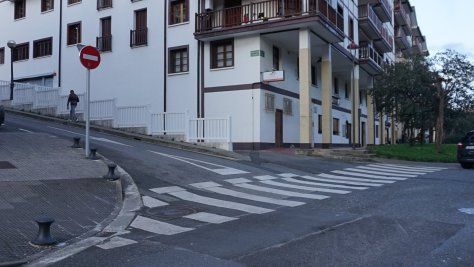 Comienzan las obras del paso de cebra de la calle Zubitxo y Arretxene