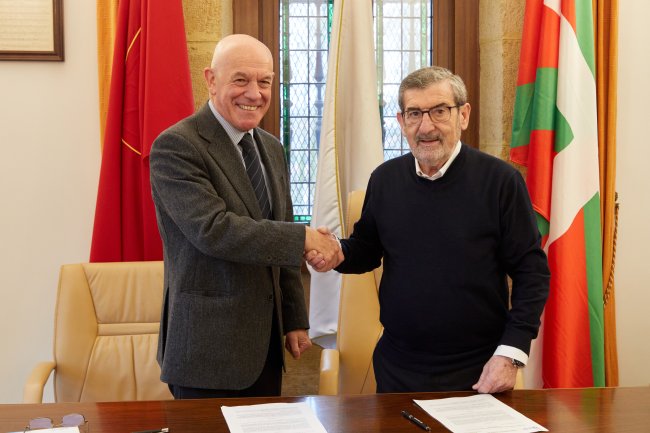 Joakin Tellería, presidente de la APP, y Jesús Mari Martiarena, alcalde de Lezo