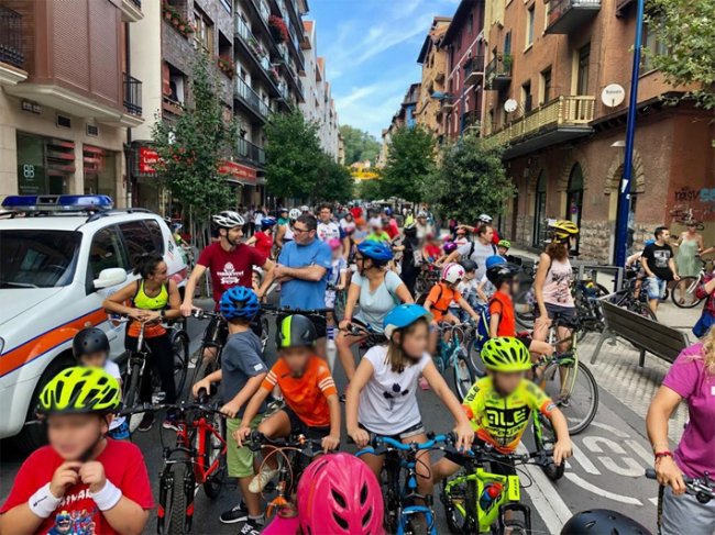 ESKOLA KIROLA DESPLAZAMENDU JASANGARRIAK